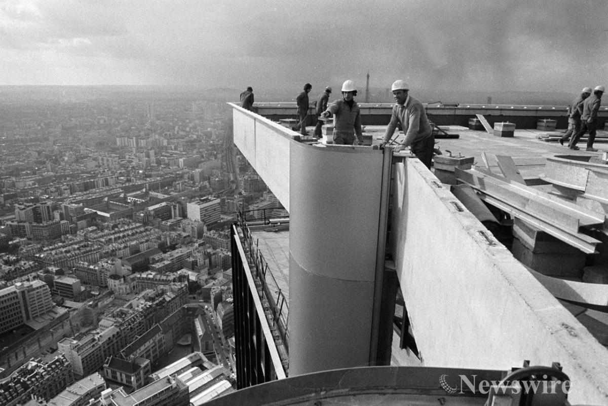 230602113403-04-paris-tour-montparnasse-construction-restricted.jpg