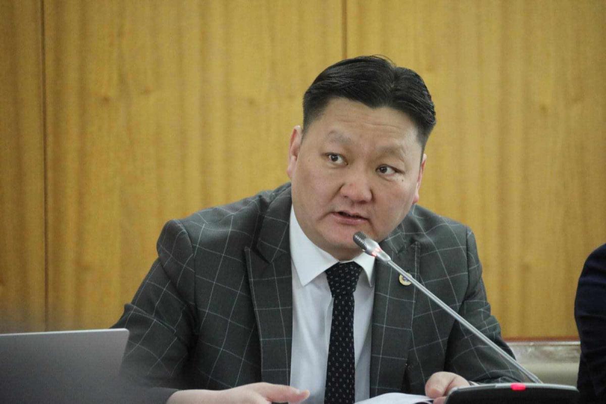 Б.Даваадалай Мал аж ахуйн салбарт тулгамдаж буй асуудлыг урт хугацааны бодлогоор шийдэх нь зөв.jpg