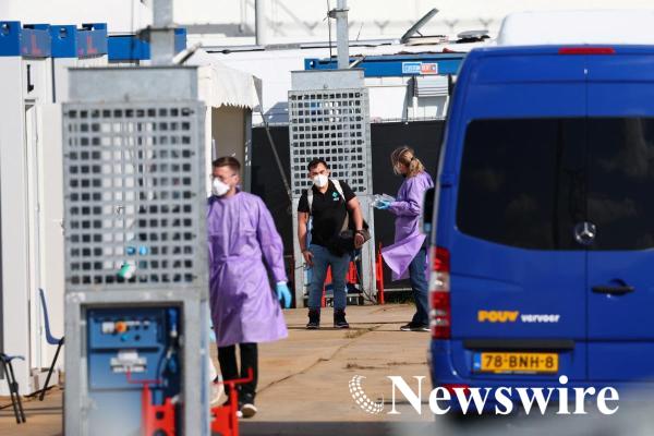 2026-05-18T160556Z_489642006_RC2SBLAYXCVL_RTRMADP_3_CRUISESHIP-HANTAVIRUS-NETHERLANDS.JPG