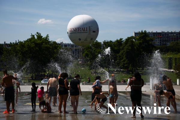 2026-06-21T144303Z_637595298_RC2EYLARTWNI_RTRMADP_3_EUROPE-WEATHER-FRANCE-HEAT.JPG