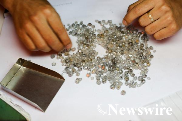 2026-10-27T001343Z_1223182710_RC2WINAA5D2D_RTRMADP_3_CHINA-DIAMOND.JPG